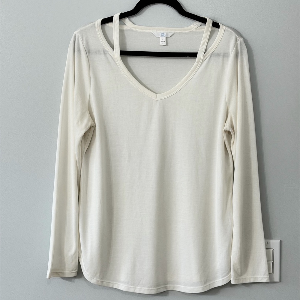 Time and Tru White Long Sleeve Cutout Neck Top Size L (12-14)
(A6)